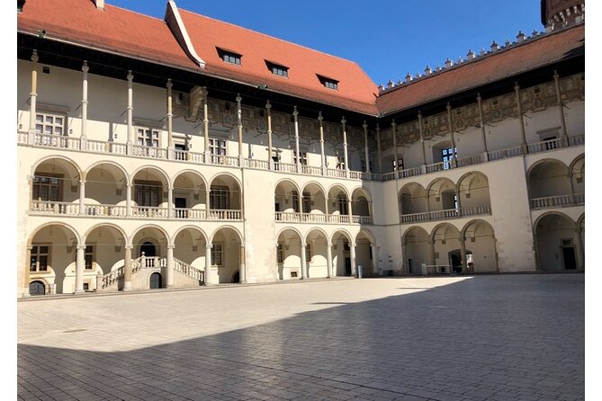 Historic Krakow : Old Town & Wawel Castle Walking tour - Why this route works so well in Krakow