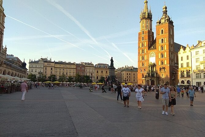 Historic Krakow : Old Town & Wawel Castle Walking tour - What the guide style adds