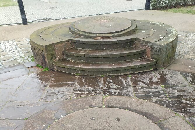 Historical Walking Tour of Jewish Warsaw - Monuments to resistance and the route north