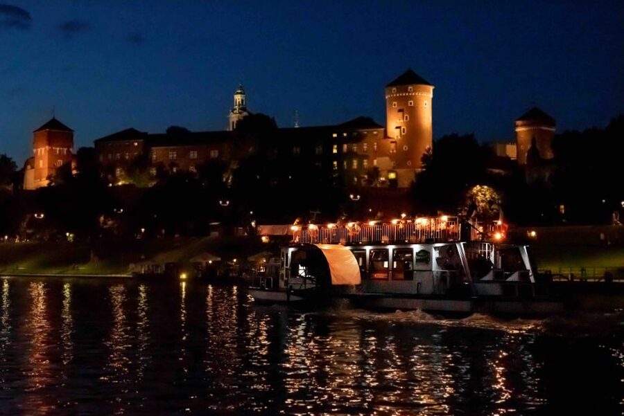 Krakow: 1-Hour Evening Vistula River Cruise - Manggha, Grunwaldzki, and the city’s bridges