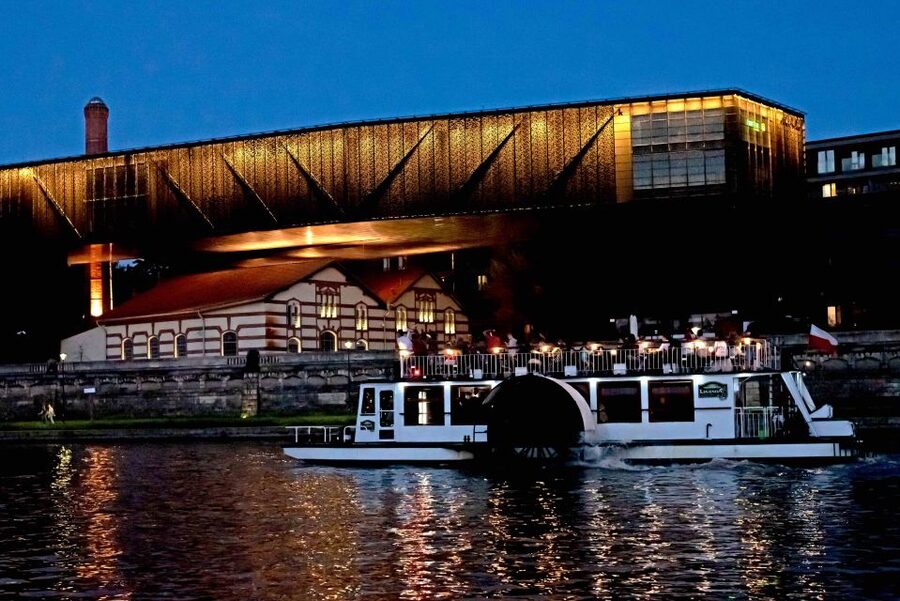 Krakow: 1-Hour Evening Vistula River Cruise - Sunset, night views, and the best time to go