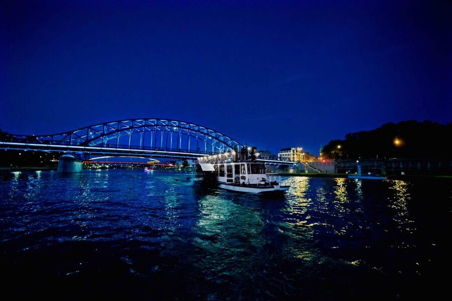Krakow: 1-Hour Evening Vistula River Cruise - What the $23 price gets you