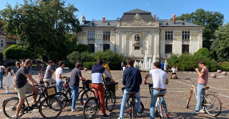 Krakow: 2h Kazimierz (Jewish Quarter) Bike Tour - Key points at a glance