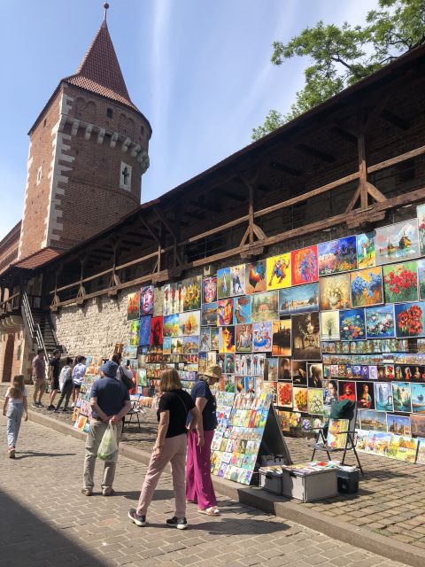 Krakow: 3-Hour Guided Secret Foodies Tour - Soup and sausage at a century-old Polish restaurant