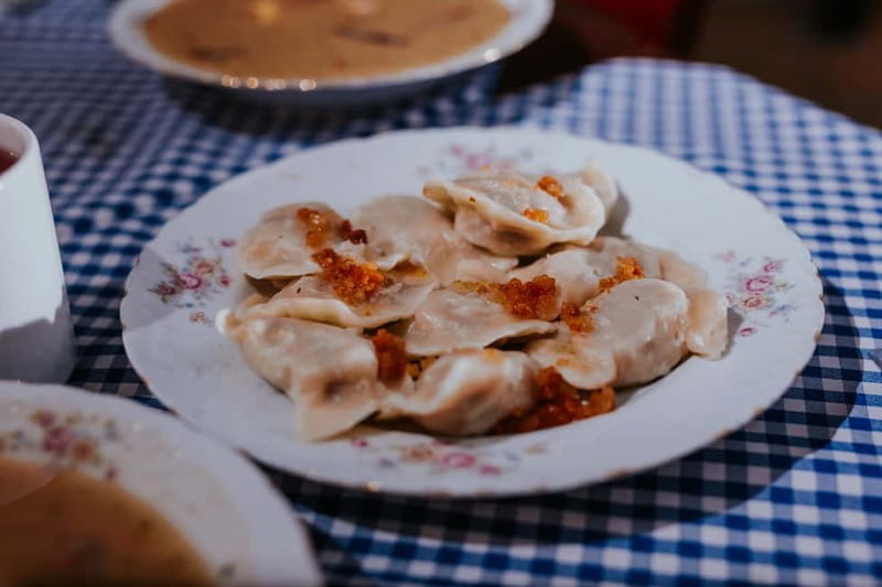Krakow: 6-Course Full Polish Food Tour with Vodka Tasting - What the guide adds to the meal