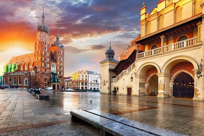 Krakow and Auschwitz Small-Group Tour from Warsaw with Lunch - Krakow Old Town in a compact two-hour walk