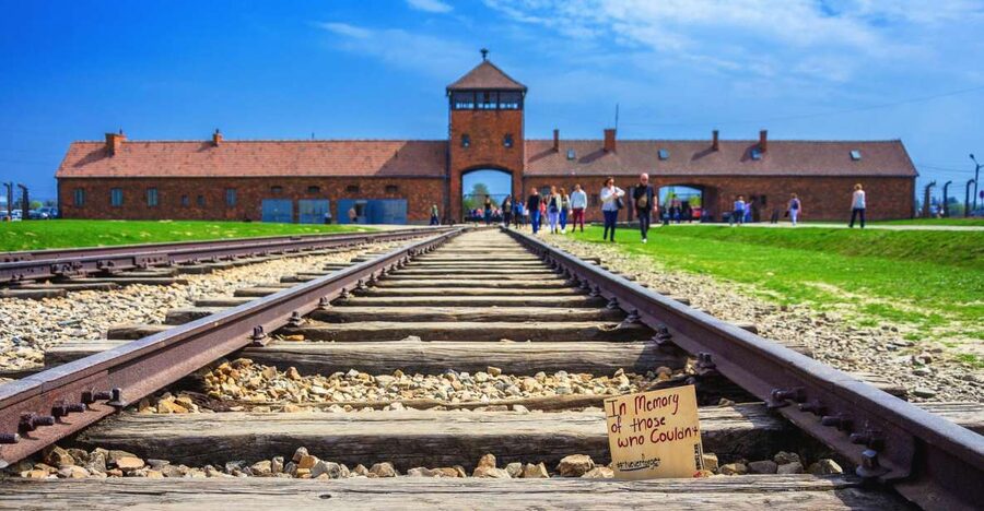 Krakow: Auschwitz-Birkenau and Wieliczka Salt Mine Day Trip - Transport, timing, and the lunch break
