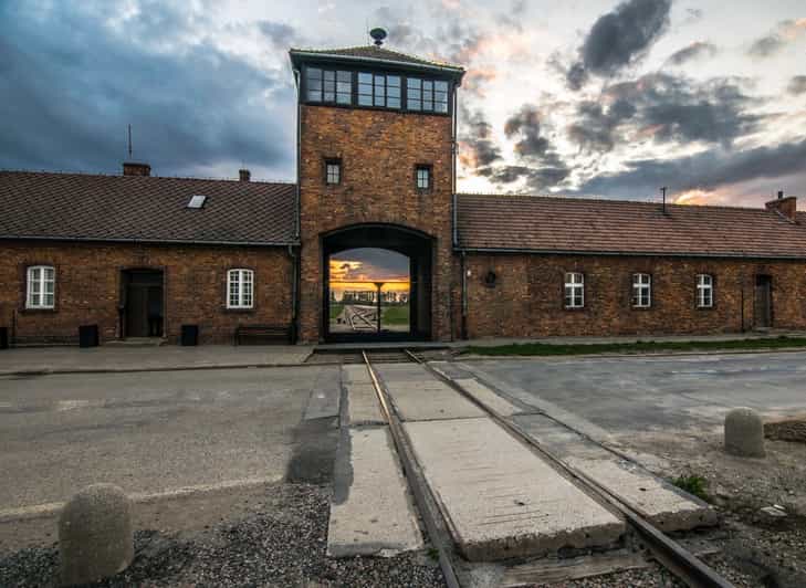 Krakow: Auschwitz-Birkenau Guided Tour with Pickup & Lunch - Why this Auschwitz-Birkenau tour matters