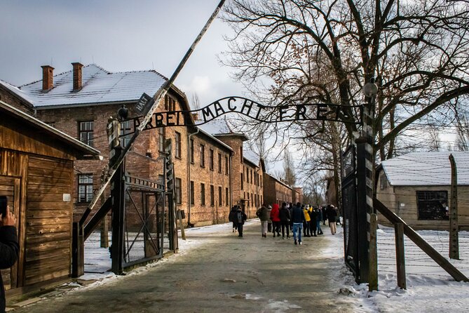 Krakow: Auschwitz-Birkenau Guided Tour with Ticket and Transfer - Auschwitz I, barracks and the Arbeit Macht Frei gate