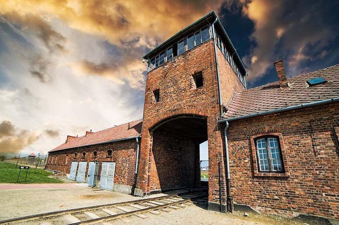 Krakow: Auschwitz-Birkenau Guided Tour with Ticket and Transfer - Birkenau and the scale of the camp