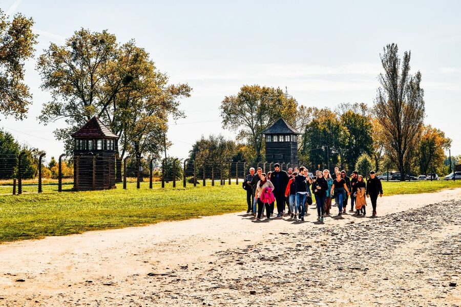 Krakow: Auschwitz-Birkenau Live Guided Tour & Hotel Pickup - Why this Auschwitz visit matters