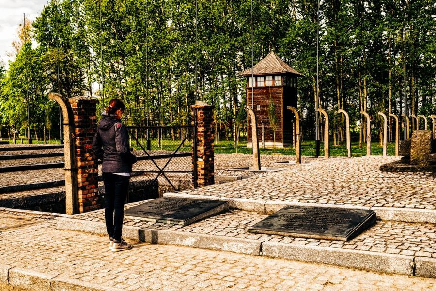 Krakow: Auschwitz-Birkenau Live Guided Tour & Hotel Pickup - Auschwitz I and the first guided route