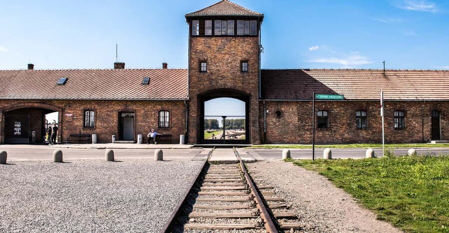 Krakow: Auschwitz-Birkenau & Wieliczka Salt Mine Day Tour - Should you book it?
