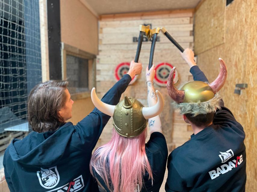 Krakow: Axe Throwing Fun - The first throws: technique before competition