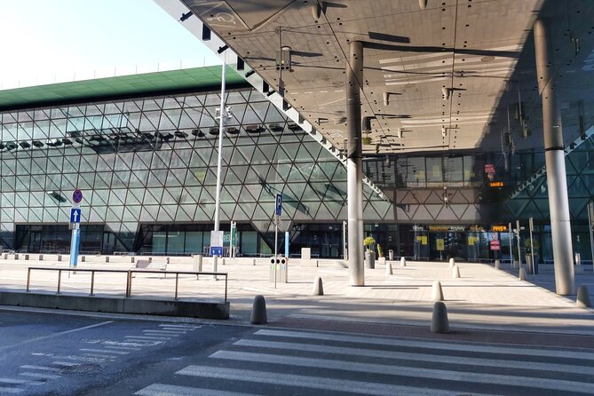 Kraków Balice Airport Transfer: Private One Way - The roughly 30-minute ride into Krakow