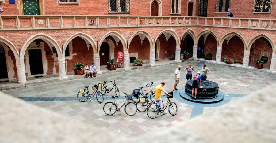 Krakow: Bike Tour of Old Town, Jewish Quarter and the Ghetto - Main Market Square and Krakow’s medieval center
