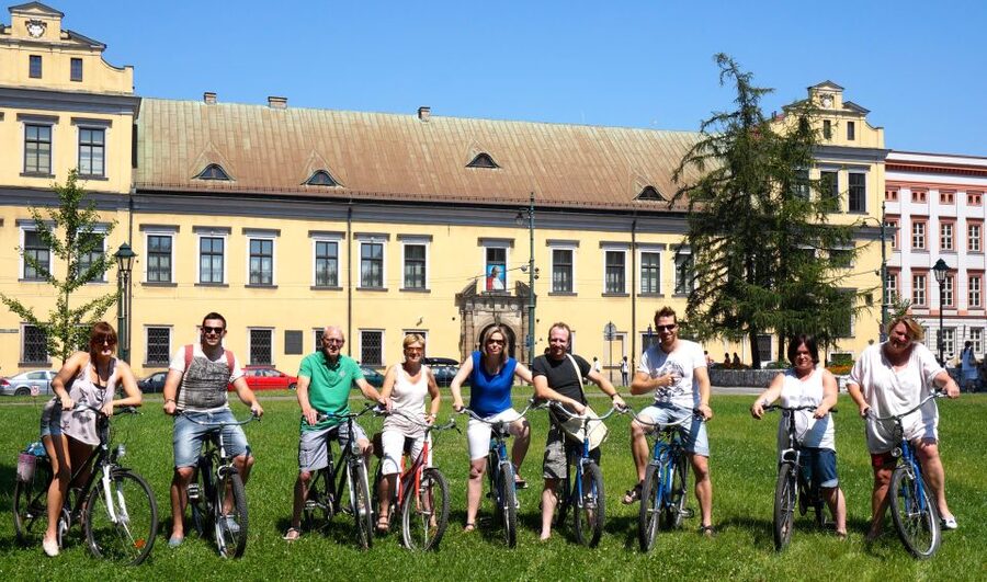 Krakow: Bike Tour of the Old Town, Kazimierz, and the Ghetto - What the four-hour schedule feels like