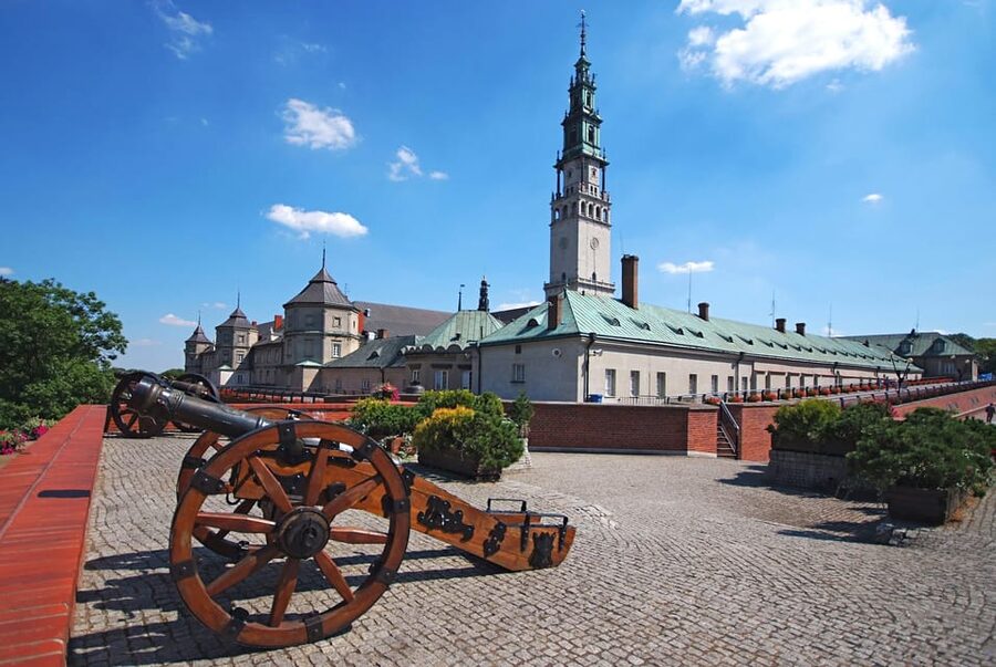 Krakow: Black Madonna Sanctuary of Czestochowa - Guided Tour - Guided time, free time, and lunch