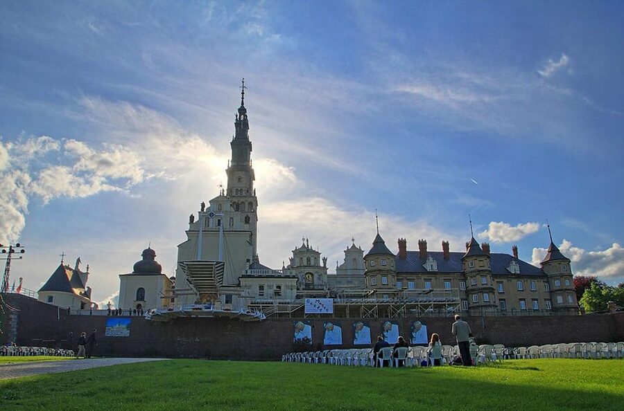 Krakow: Black Madonna Sanctuary of Czestochowa - Guided Tour - Should you book the Black Madonna tour?