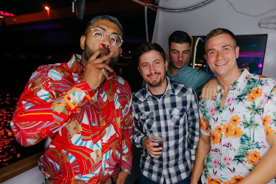 Krakow: Boat Party with Unlimited Drinks - Music, drinking games, and the live magician
