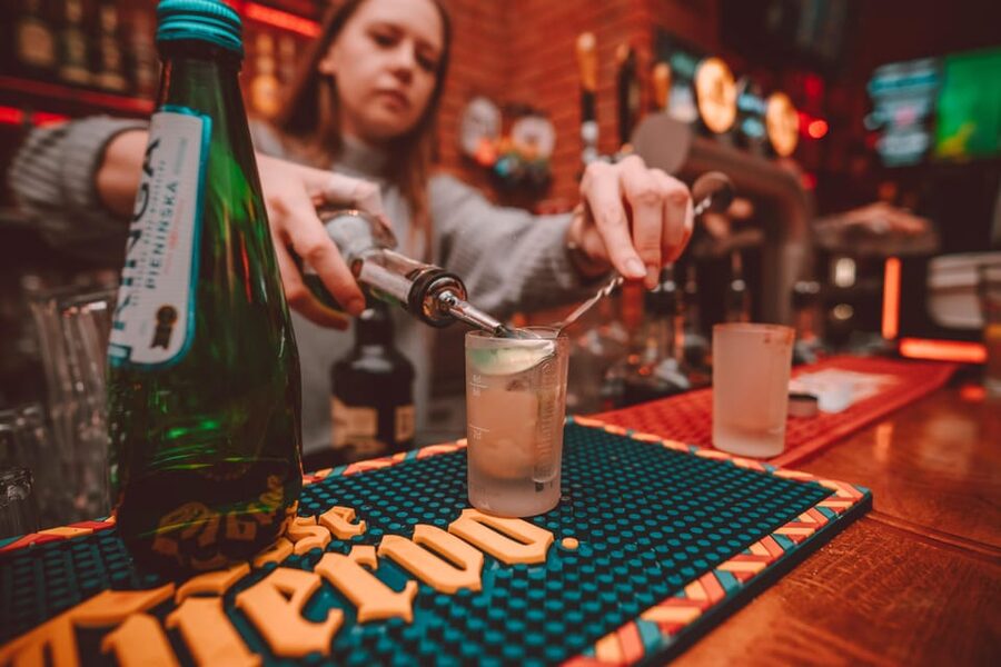 Krakow: Bottomless Brunch with 3-Course Meal and Drinks - Starting with nachos and beer cheese