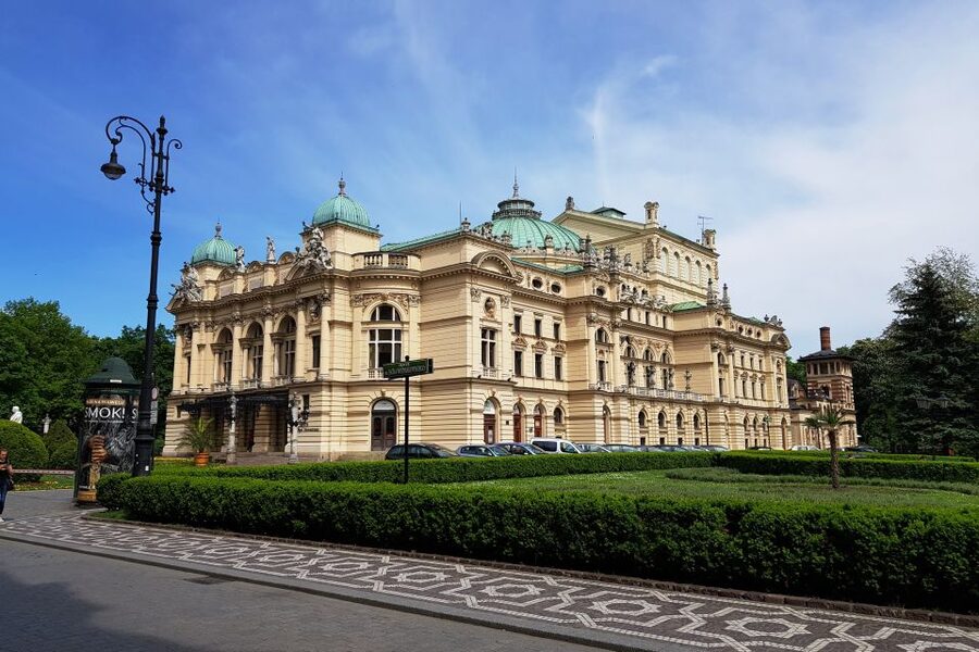 Krakow: City Tour by Electric Golf Cart - Audio guide, live guide, and language choices