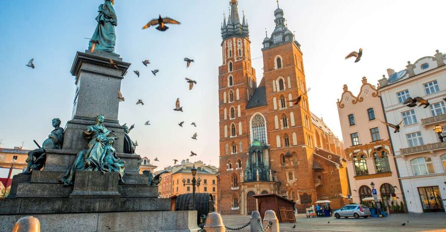 Krakow: City Walking Tours - St. Mary’s Church and the Value of Going Inside
