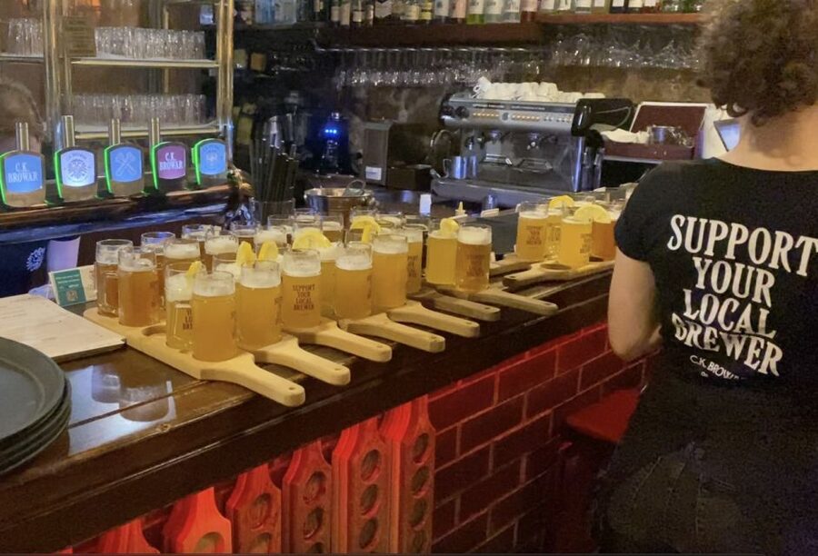 Krakow: Craft Beer Tasting City Walking Tour - Snacks and service deserve attention