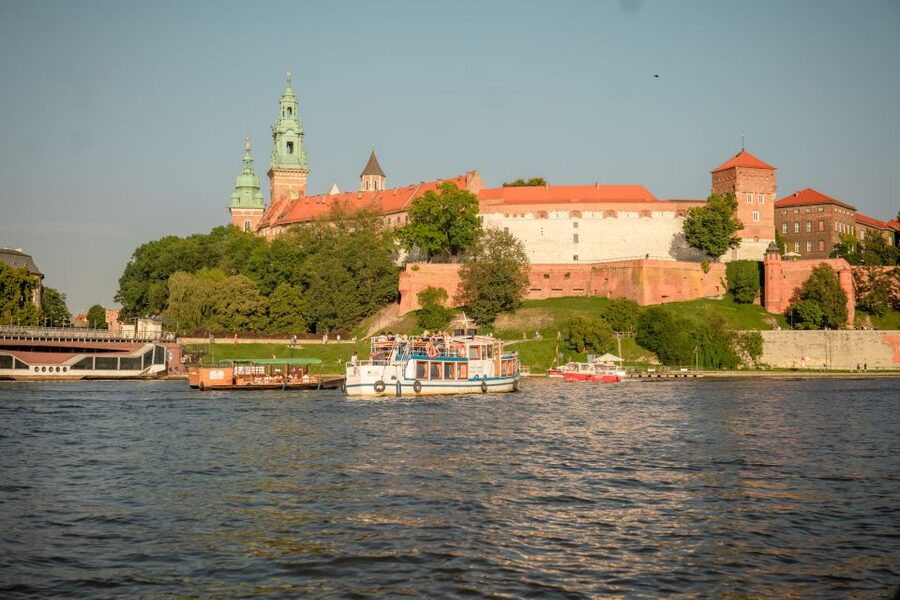 Krakow: Early Bird Vistula River Sightseeing Cruise - Why the Vistula is a smart way to see Krakow