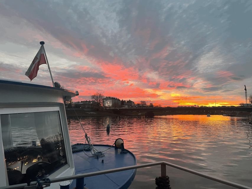 Krakow: Evening Cruise with a Glass of Wine - Winter, sunset, and evening timing