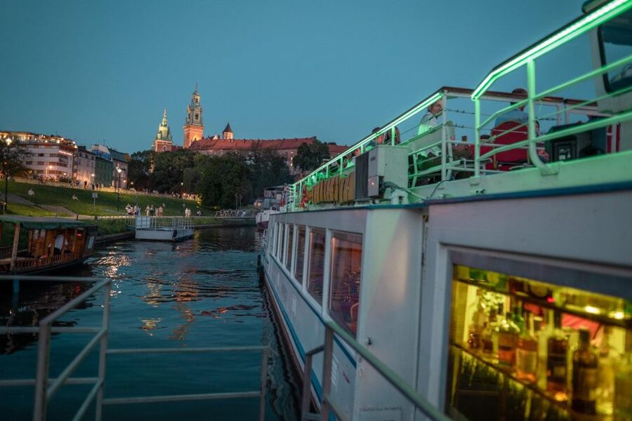 Krakow: Evening Cruise with a Glass of Wine - Kazimierz, Cricoteka, and Podgórze from the water