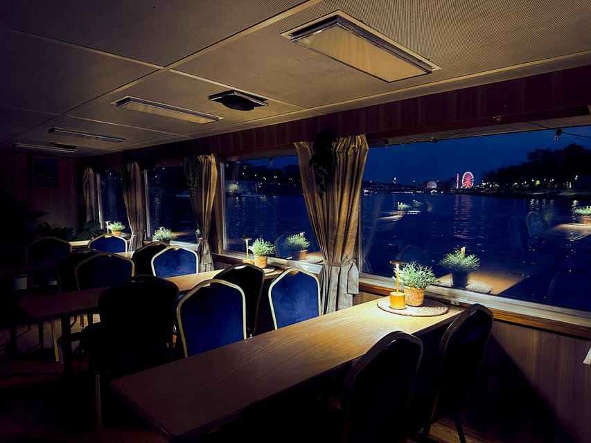 Kraków: Evening or Night River Cruise - Along the Vistula toward Dąbie