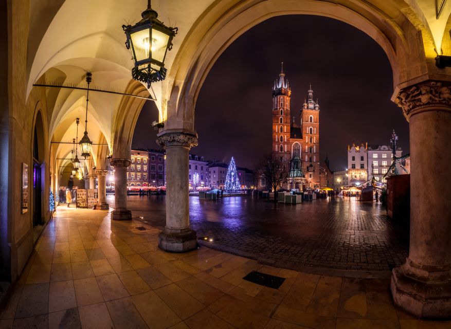 Krakow: Evening Walking Tour with Spooky Stories - Florian Gate and the city’s grim defenses