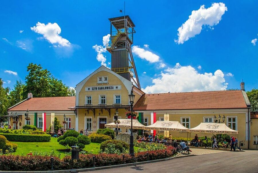 Krakow: Full-Day Auschwitz-Birkenau & Salt Mine Guided Tour - Should you book this Auschwitz and Salt Mine tour?