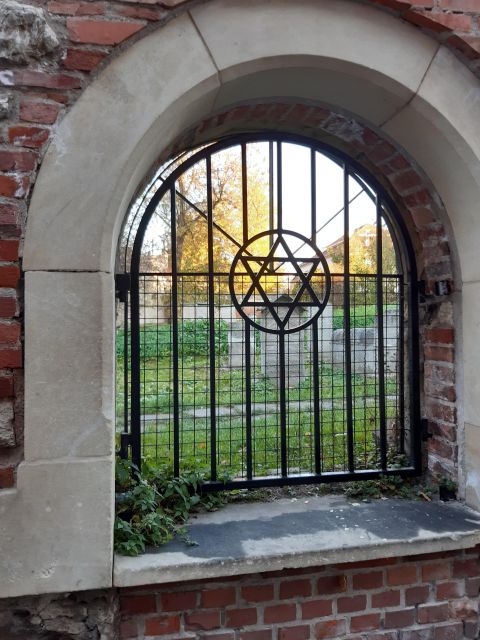 Krakow: Full Tour Regular 1.5h guided city tour by E-Cart - Wawel Castle from the road