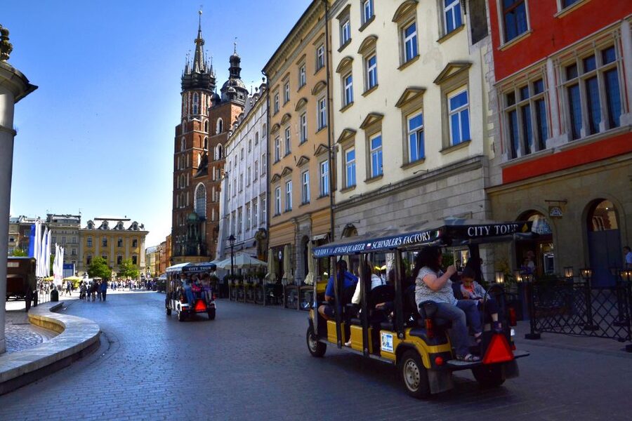 Krakow: Full Tour Regular 1.5h guided city tour by E-Cart - The audio guide in 28 languages