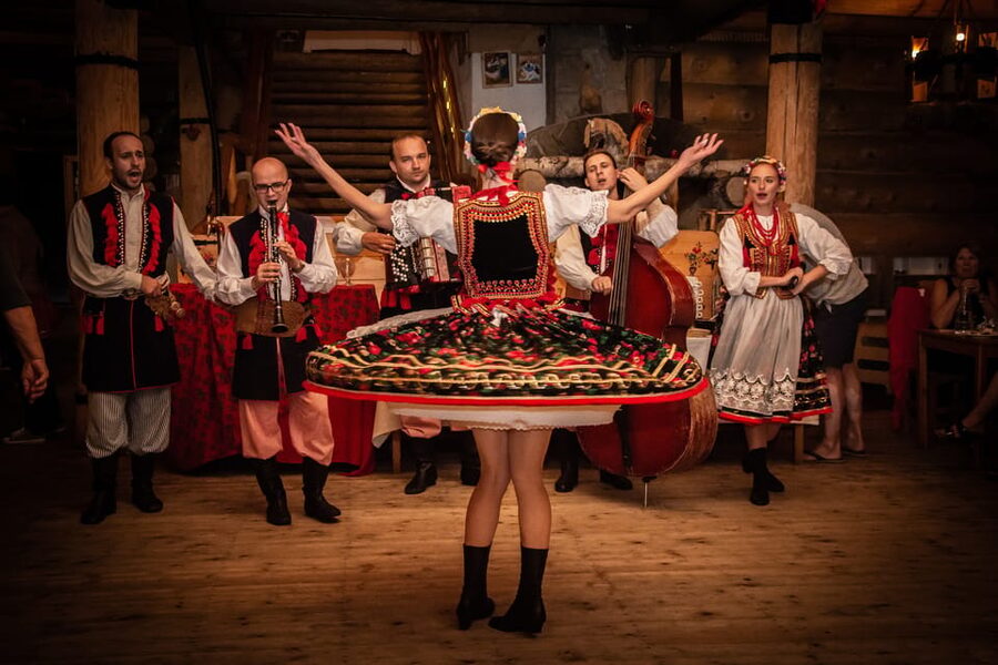 Krakow: Full Traditional Polish Dinner & Folk Show - Who should book this Polish folk show?