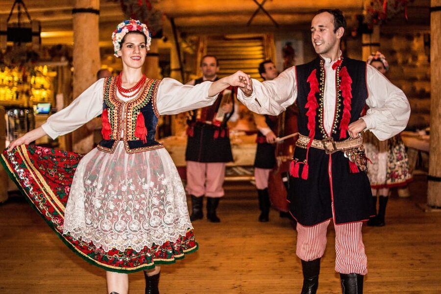 Krakow: Full Traditional Polish Dinner & Folk Show - Drinks are included throughout the meal