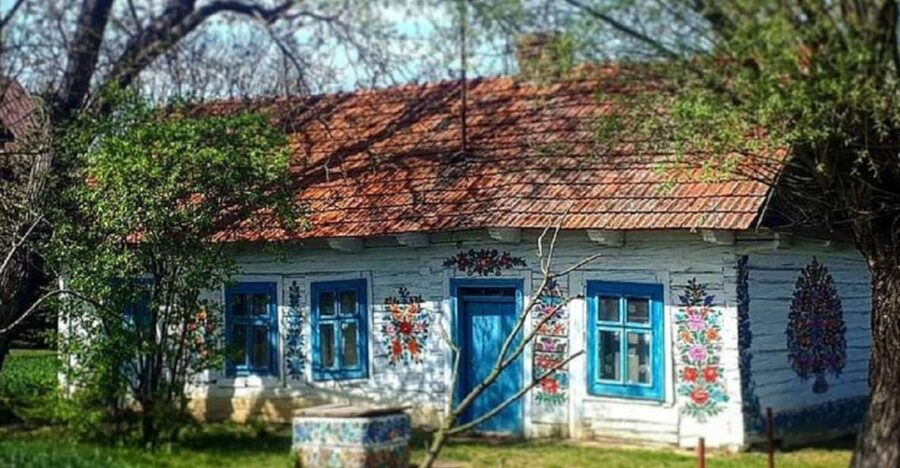 Krakow: Guided Day Tour of Zalipie Village & Museum Entry - The drive from Krakow and what the guide adds