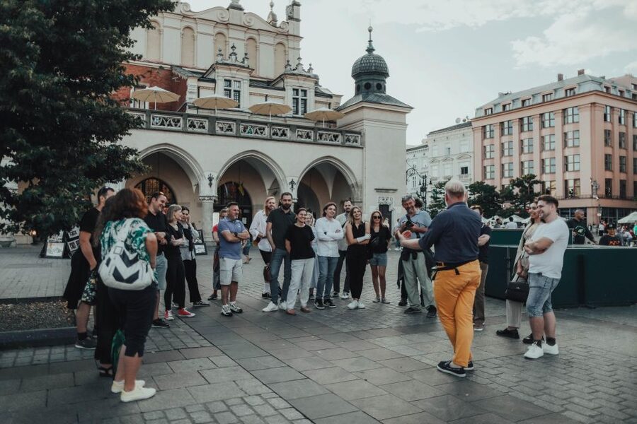 Krakow: Guided Old Town Tour - What the guides add