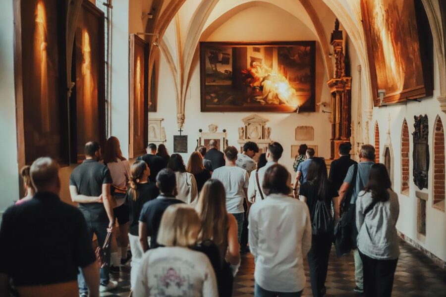 Krakow: Guided Old Town Tour - Who should book this tour?