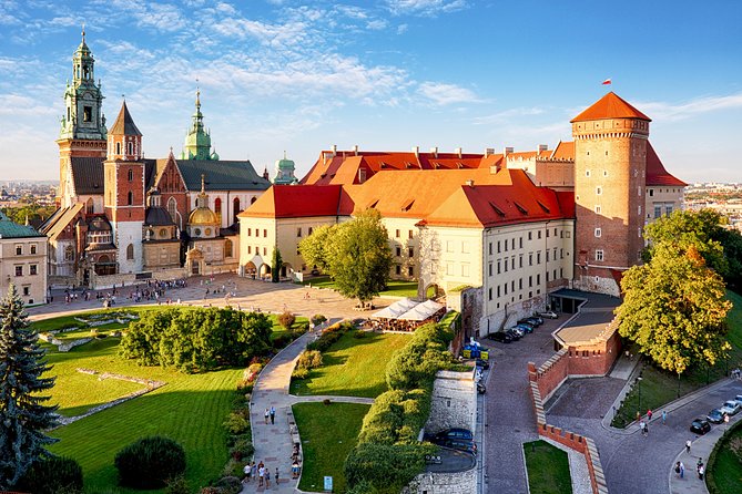 Krakow: Guided Sightseeing Tour by golf cart/buggy - The guides shape the experience