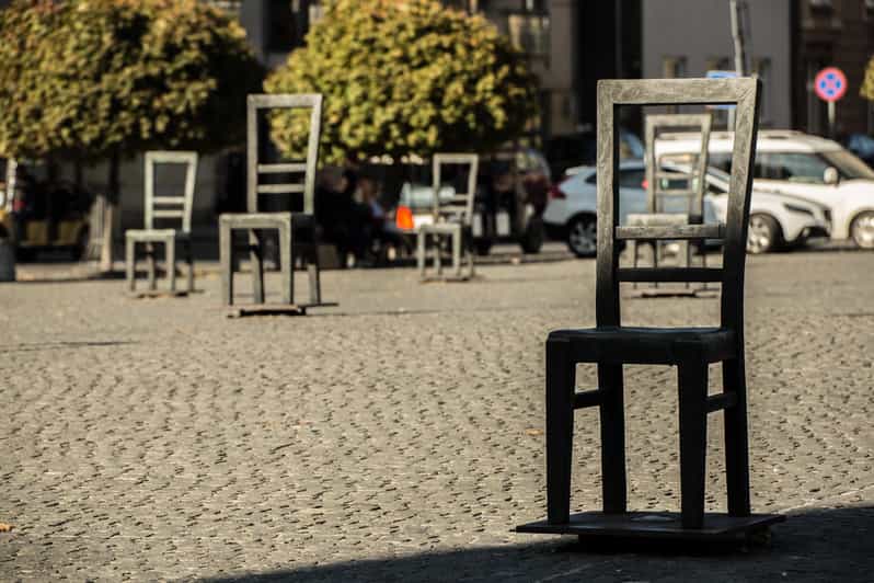 Krakow: Guided Tour of the Jewish Ghetto - Under the Eagle Pharmacy and the story of help