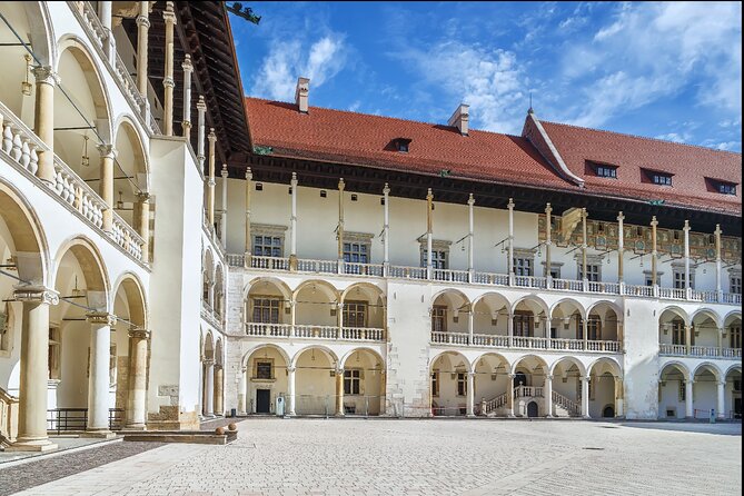 Krakow Guided Tour to Iconic Polish Royal Residence Wawel Castle - What a good guide adds