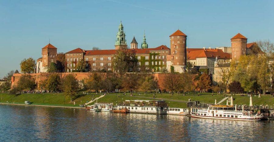 Krakow: Guided Wawel Tour, Lunch, and Vistula River Cruise - What the $102 price covers