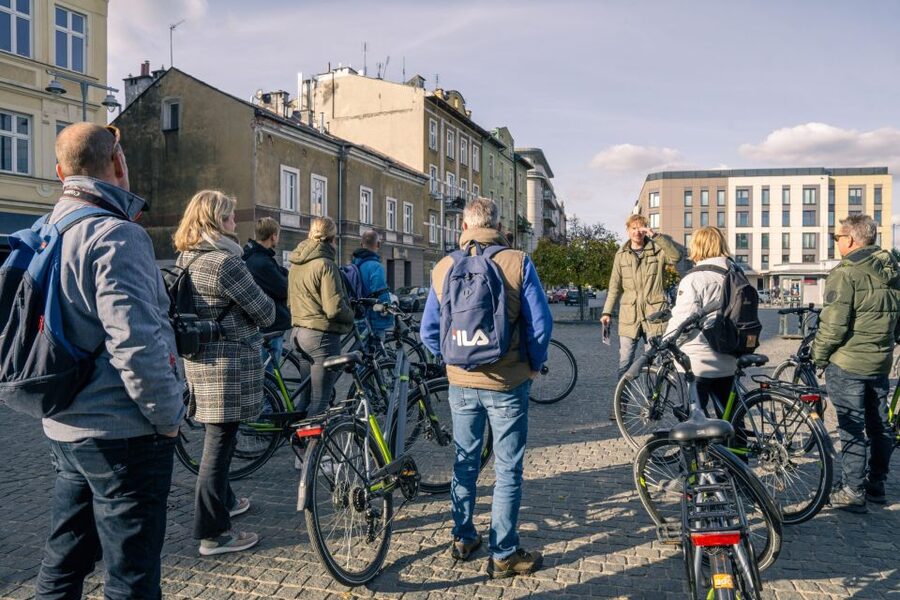 Krakow: Hidden Bike Tour - The guide makes or breaks a history ride