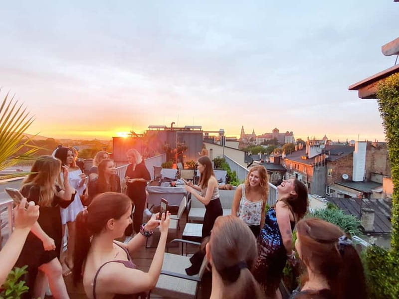 Krakow: Hidden Rooftop Bar Reservation with 1 Cocktail - What your two-hour reservation really gives you