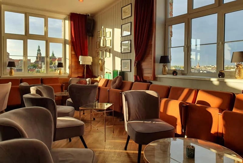 Krakow: Hidden Rooftop Bar Reservation with 1 Cocktail - A closer look at the atmosphere and service