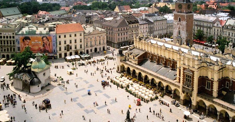 Krakow: Highlights of Old & New Town Private Walking Tour - Wawel Hill, castle courtyards, and the cathedral