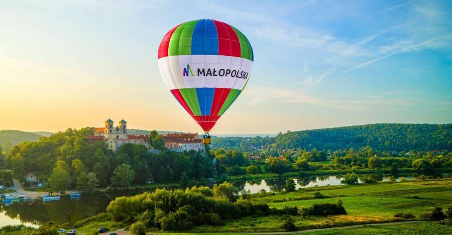 Kraków: Hot Air Balloon Flight with Champagne - Seeing Kraków from a balloon basket